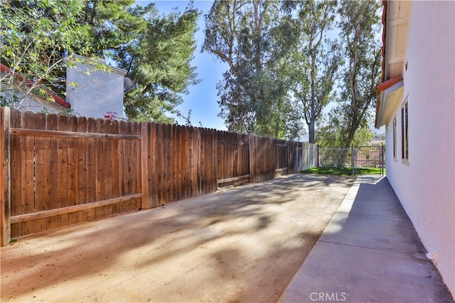 view of yard with a patio