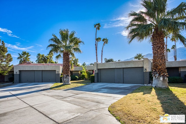 view of front facade featuring a garage