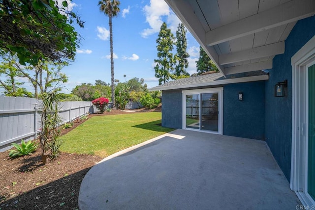 view of yard featuring a patio area