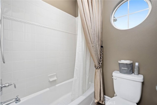 bathroom featuring toilet and shower / bath combo with shower curtain