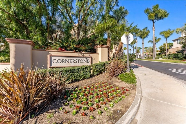 view of community / neighborhood sign