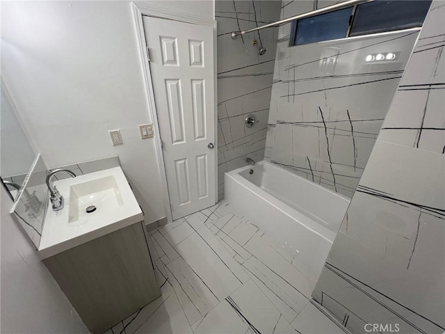 bathroom with tiled shower / bath and vanity