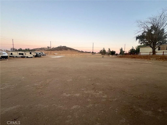 view of yard at dusk