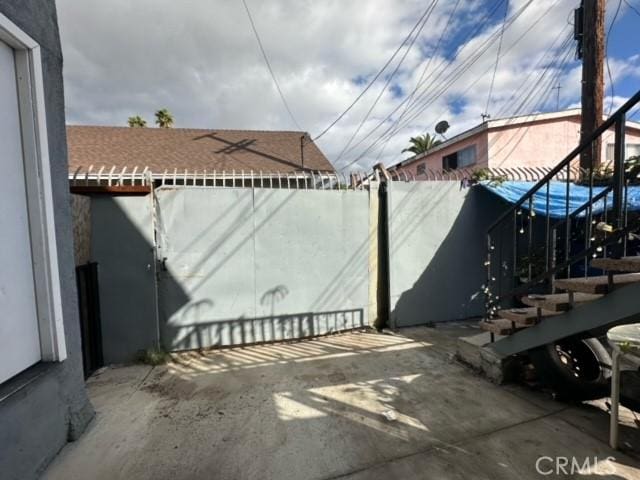 4210 Woodlawn Ave, Los Angeles, CA 90011 - view of patio / terrace