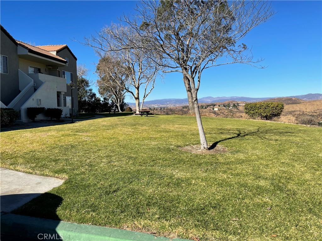 view of yard with a mountain view