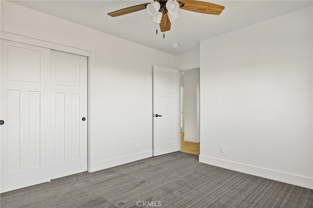 unfurnished bedroom with ceiling fan and a closet