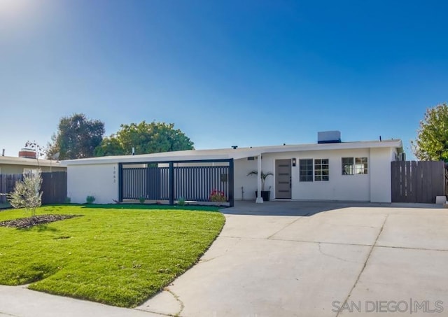 view of front of home featuring a front lawn