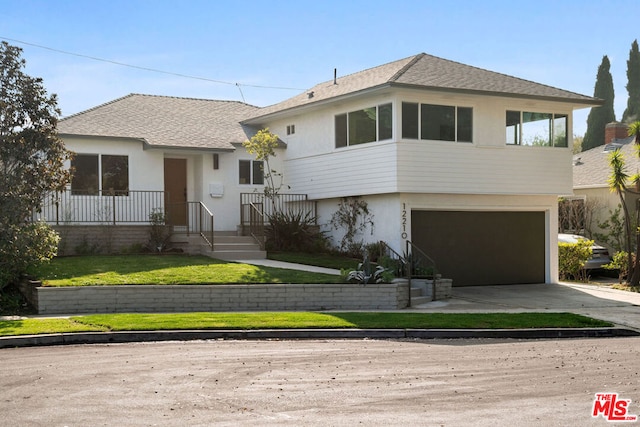 view of front of property featuring a garage and a front yard