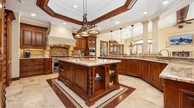 kitchen with sink, custom exhaust hood, decorative light fixtures, a center island with sink, and decorative backsplash