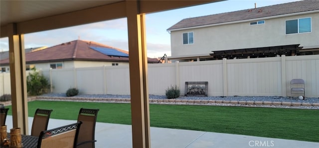 view of yard featuring a patio area