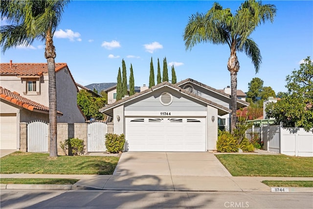 view of front facade with a front yard