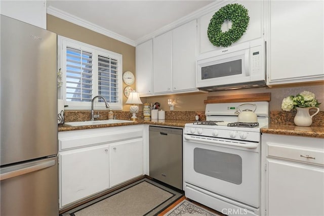 kitchen featuring white cabinets, sink, stainless steel appliances, and ornamental molding