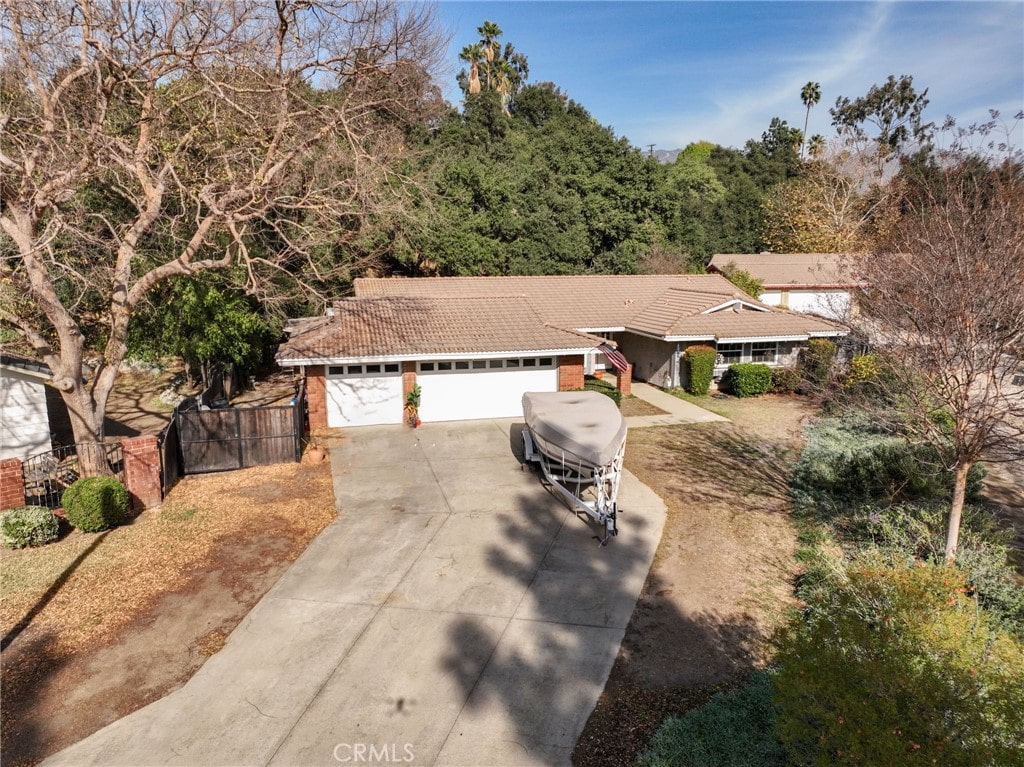 ranch-style home featuring a garage