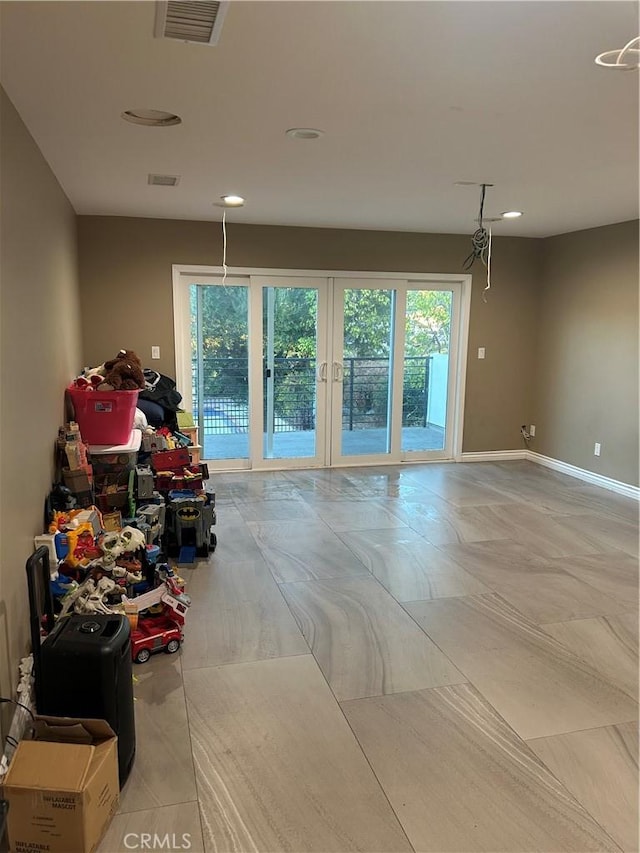 empty room featuring a healthy amount of sunlight, baseboards, visible vents, and recessed lighting