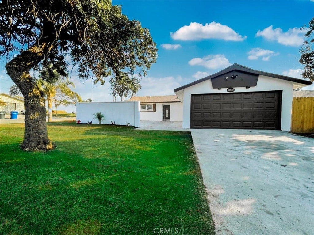 ranch-style home with a front lawn