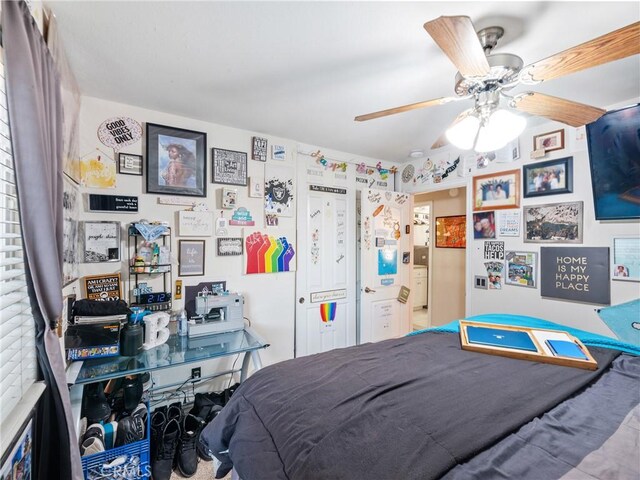 bedroom with ceiling fan