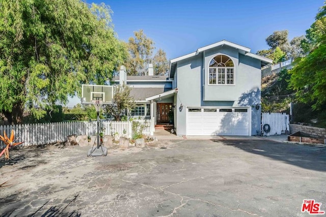 view of front facade featuring a garage