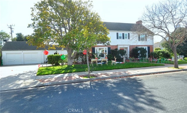 colonial house featuring a front lawn