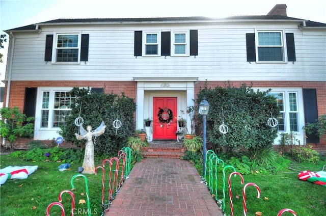 view of front facade with a front lawn