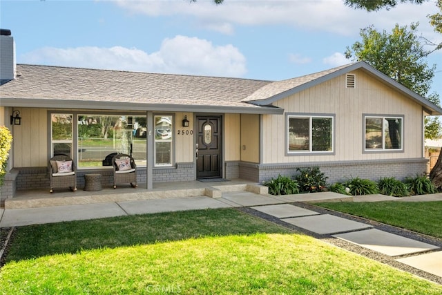 single story home featuring a front yard