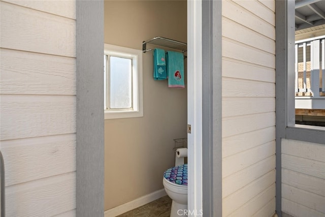 bathroom featuring toilet and baseboards