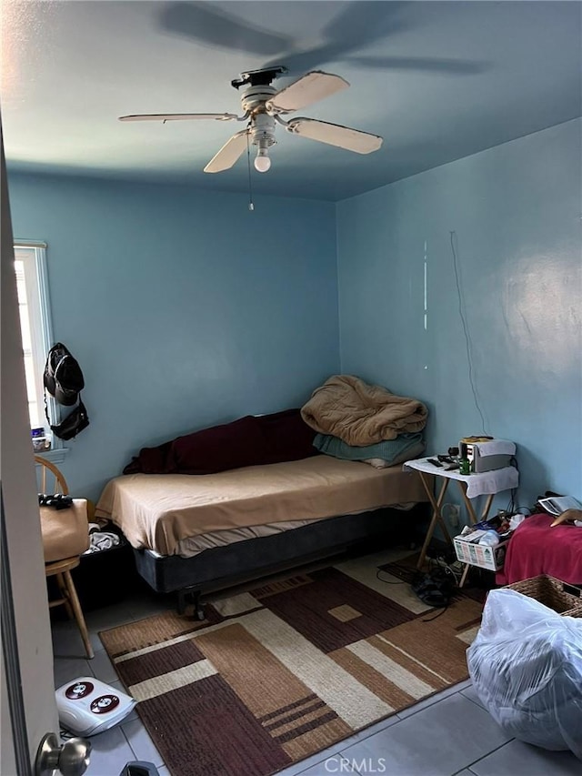 bedroom with ceiling fan