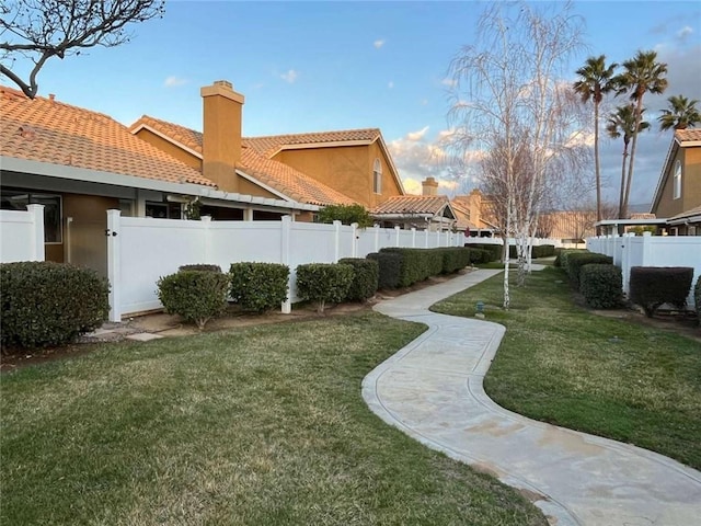 view of yard at dusk