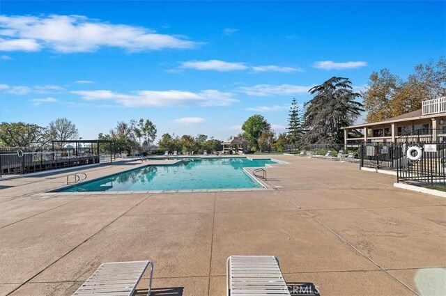 view of swimming pool featuring a patio