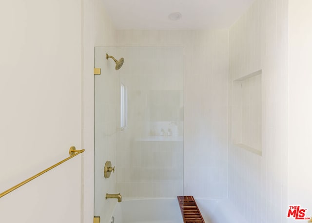 bathroom with shower / washtub combination