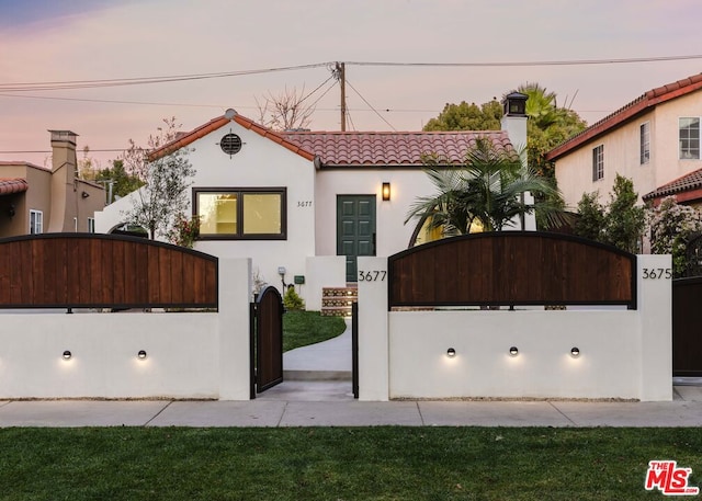 view of mediterranean / spanish-style home