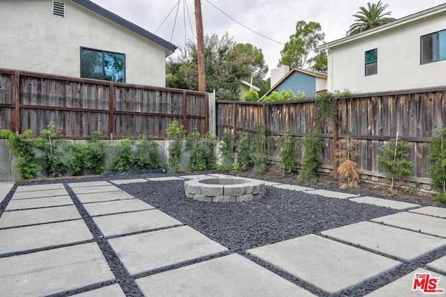 view of patio featuring an outdoor fire pit