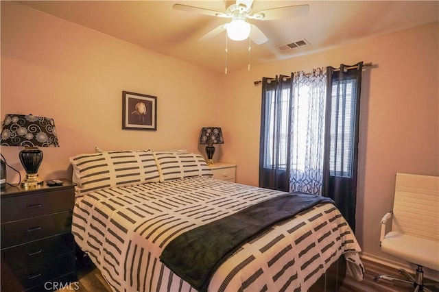 bedroom featuring ceiling fan