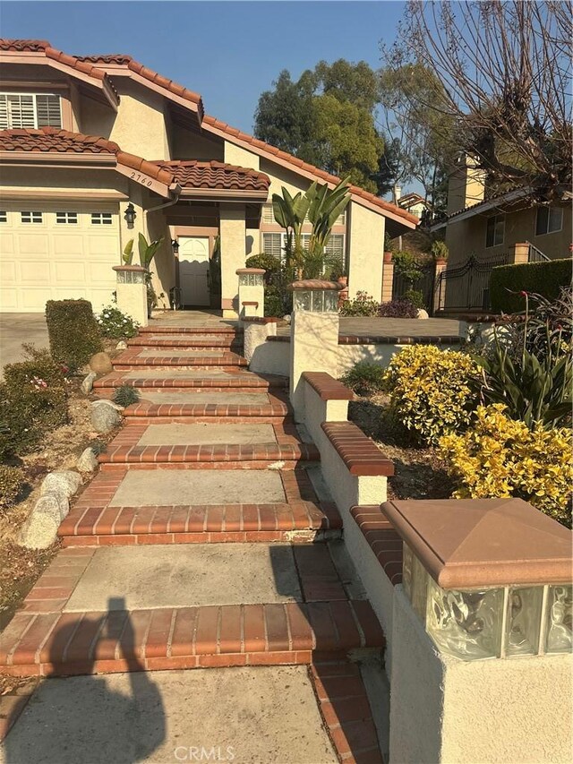 view of front of property featuring a garage