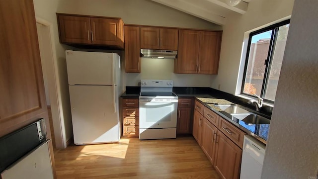 kitchen with light wood-type flooring, vaulted ceiling, sink, and white appliances