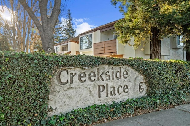 view of community / neighborhood sign