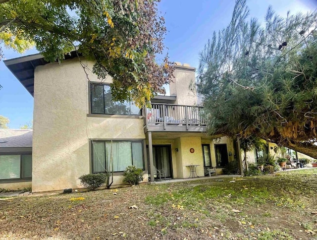 4115 Cyprus Island Ct, Fallbrook, CA 92028 - view of front of property with a balcony and stucco siding