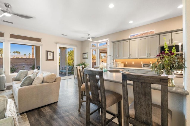 kitchen with ceiling fan, sink, dark hardwood / wood-style floors, and gray cabinets