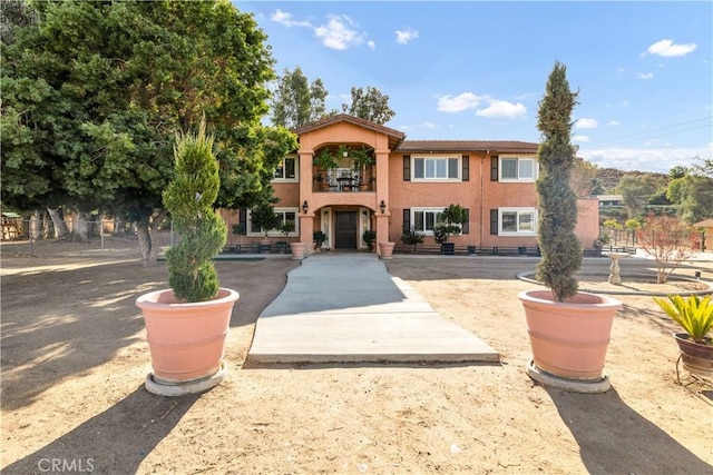 view of front of property featuring a balcony