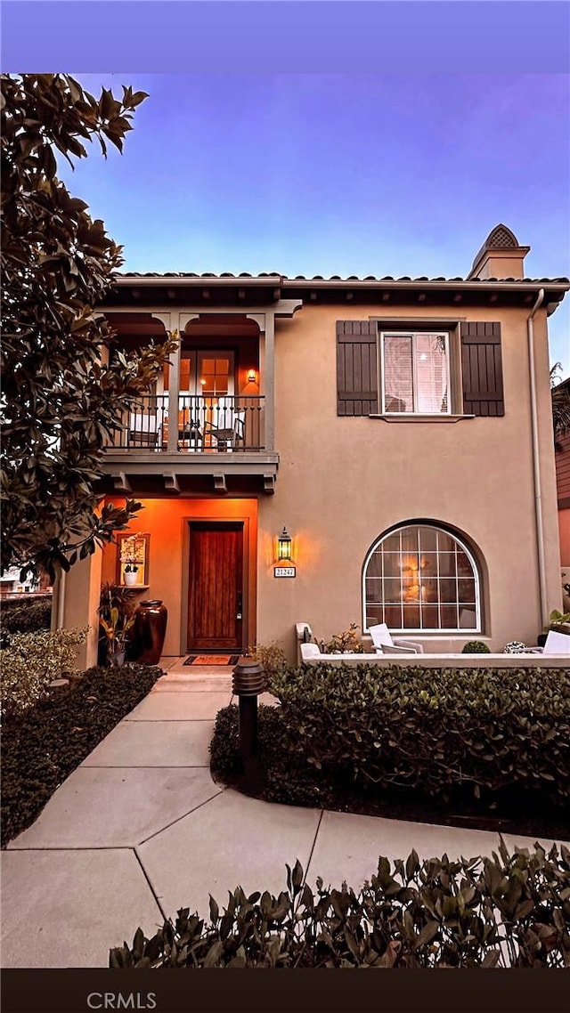 view of front of property with a balcony