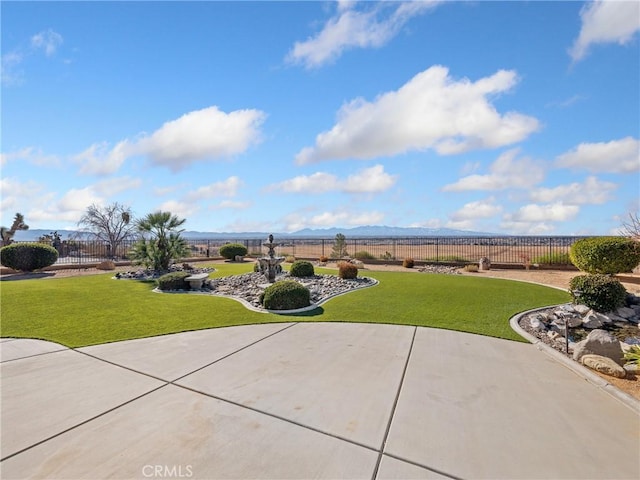 view of yard with a mountain view