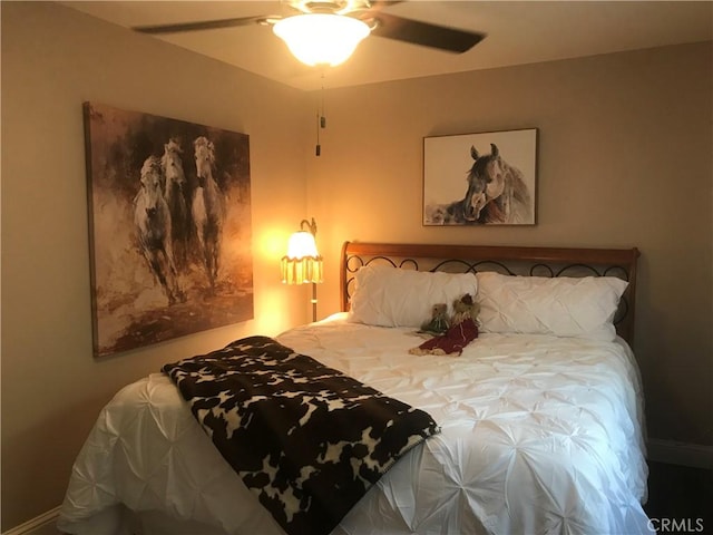 bedroom featuring ceiling fan