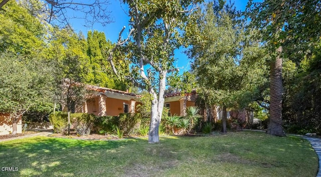 view of front of house with a front yard