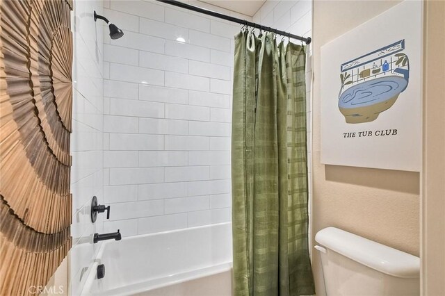 bathroom with toilet and shower / tub combo with curtain