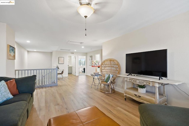 living room with light hardwood / wood-style floors and ceiling fan