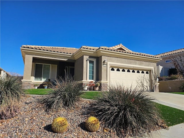 view of front of house featuring a garage