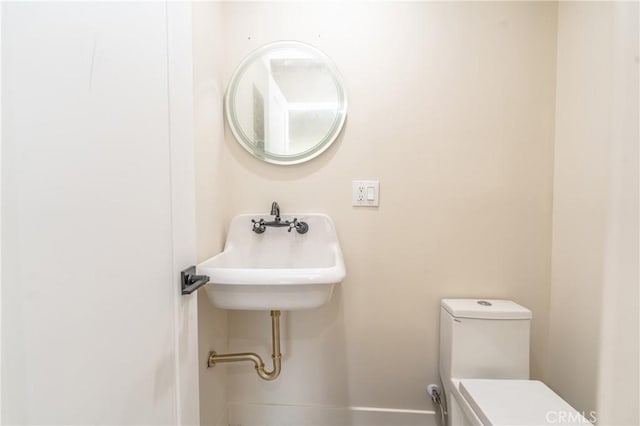 bathroom featuring toilet and sink