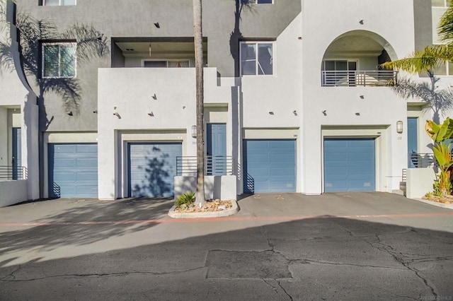 view of front of home featuring a balcony