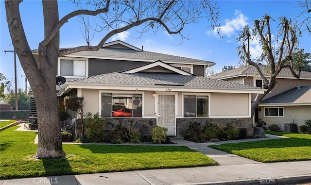 view of front of home featuring a front lawn and central AC