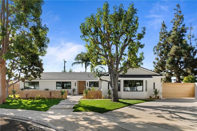 ranch-style home with a front lawn