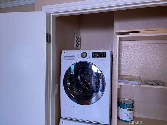 laundry area featuring washer / clothes dryer